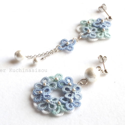 梭織蕾絲繡球花棉質珍珠不對稱耳環（藍色） 第2張的照片