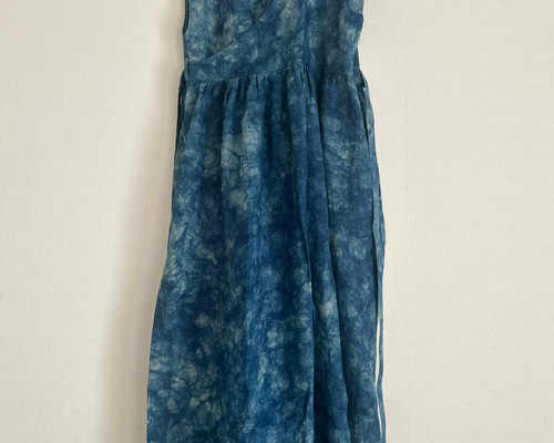 現品のみ リネンのカシュクールワンピース 絞りの藍染 蓼藍