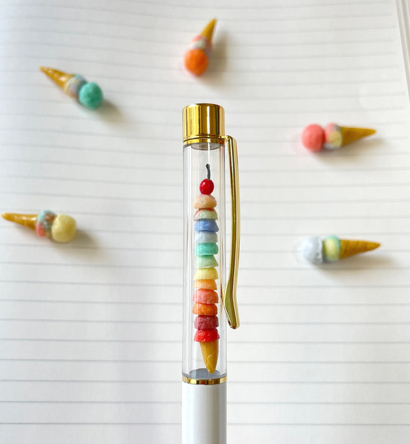 【人気作品】１２色の虹色アイスクリーム さくらんぼ付き　ボールペン　ミニチュアフード 1枚目の画像