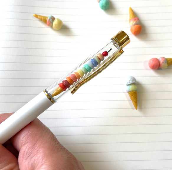 【人気作品】１２色の虹色アイスクリーム さくらんぼ付き　ボールペン　ミニチュアフード 4枚目の画像