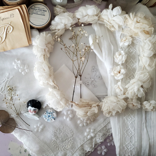 フランスアンティーク レースハンカチ 蝶とイニシャル刺繍 フランスアンティーク レースハンカチ 蝶とイニシャル刺繍