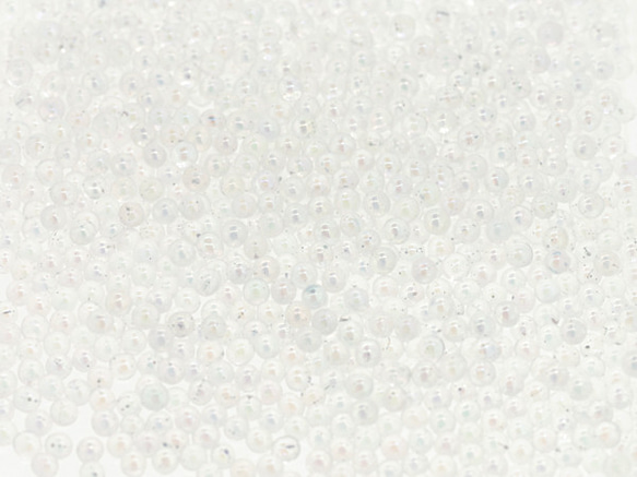 無穴ビーズ 約2mm クリスタルAB 透明オーロラ ガラス製 大きさにはばらつきがあります 約1.8〜2mm程度 2枚目の画像