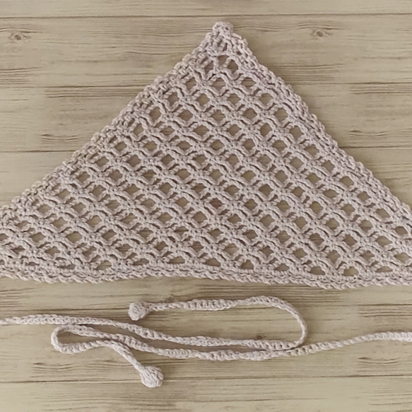 バブーシュカ　大人スカーフ　ヘッドドレス　ヘアバンド　かぎ針編み　手編み　三角巾　バンダナ　　クロシェ　カフェ　ベージュ 4枚目の画像