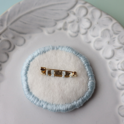 ゴールデンレトリバーの刺繍ブローチ ブローチ 水越商店 通販