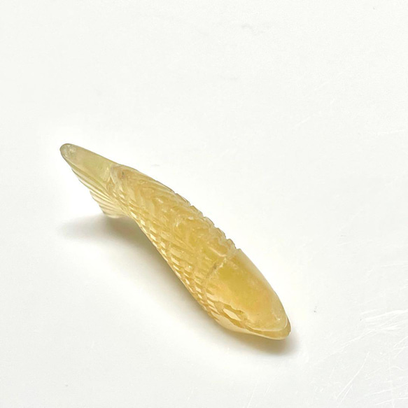 熱帯魚　イエローフローライト　フィッシュ・魚型　22ｍｍ　1個　自立型　天然石インテリア・置物　 3枚目の画像