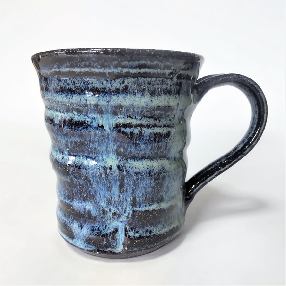 幻像的な青色のマグカップ（大きめ） 2枚目の画像
