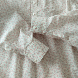 【送料無料】ハーフリネン白地花柄バンドカラーブザムシャツ 8枚目の画像