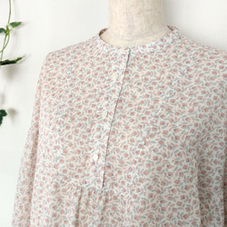 【送料無料】ハーフリネン白地花柄バンドカラーブザムシャツ 6枚目の画像
