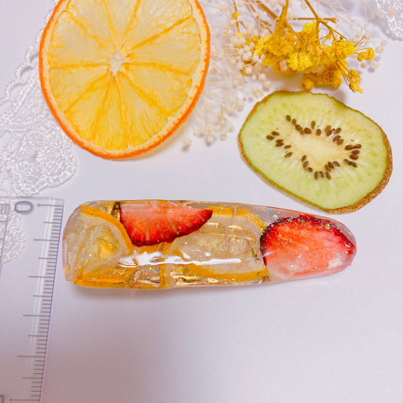 【新作夏】♡本当のフルーツを使用したゼリー風クリアヘアクリップ♡【苺&オレンジ&レモン】 4枚目の画像