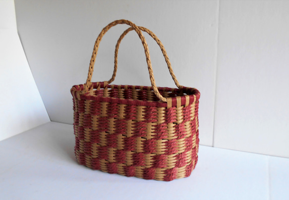 ループの市松模様かごバッグ（赤系・クラフトバンド） かごバッグ ぽほ