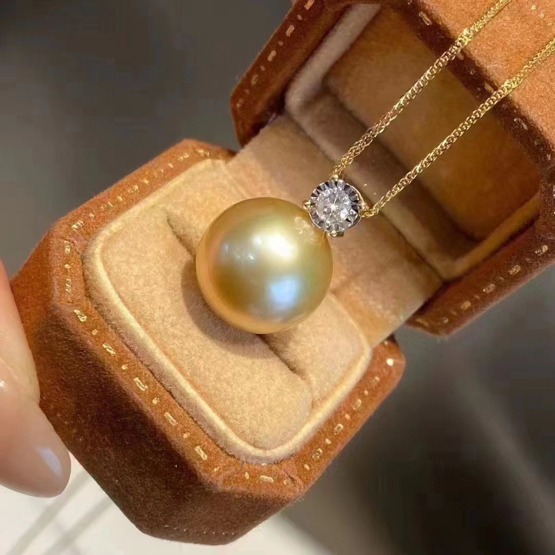 高級】南洋真珠 ダイヤモンド付きペンダントk18-