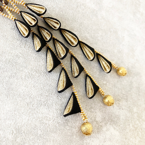 つまみ細工　髪飾り　濃いエンジ　黒　ゴールド 成人式 髪飾り 赤 ゴールド 黒 つまみ細工 2点セット「ゴールド