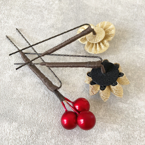 つまみ細工　髪飾り　濃いエンジ　黒　ゴールド つまみ細工 髪飾り 濃いエンジ 黒 ゴールド