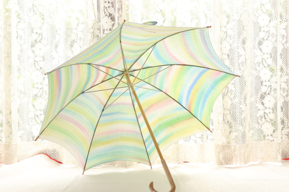 手描き晴雨兼用日傘『虹の根元に着いた時』（着物にも洋服にも・限定一本） 2枚目の画像