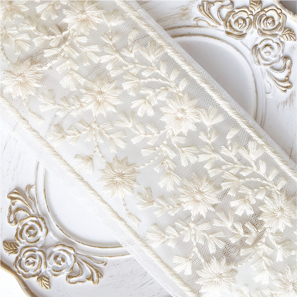 [ 344 ] 白 ホワイト 花柄 シンプル 幅:7cm インド刺繍 リボン 1枚目の画像