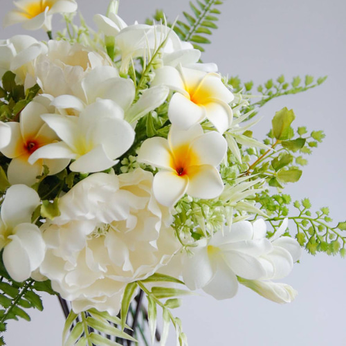 南国リゾート感満載️プルメリアのウェディングブーケ！海辺の