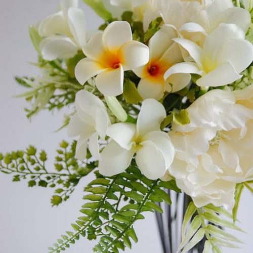 南国リゾート感満載️プルメリアのウェディングブーケ！海辺の