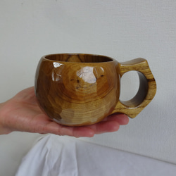 禦倉島產的一整片金桑樹雕刻而成的咖啡杯 第1張的照片