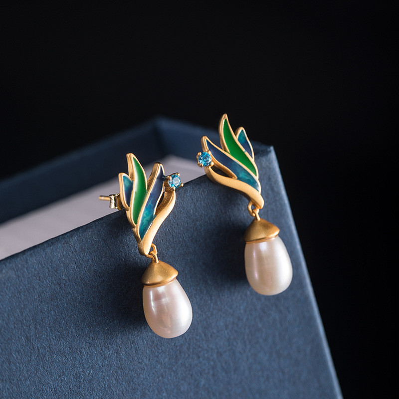 ＜受注制作＞羽のピアス　クジャク　ギフト　ラッピング　R251i