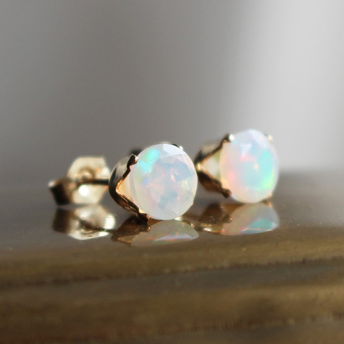 ✨10月誕生石✨ プレシャスオパール＜6mm＞のスタッドピアス（K14GF 