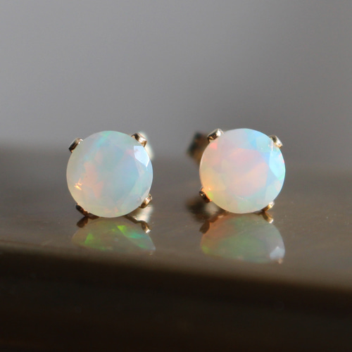 ✨10月誕生石✨ プレシャスオパール＜6mm＞のスタッドピアス（K14GF 