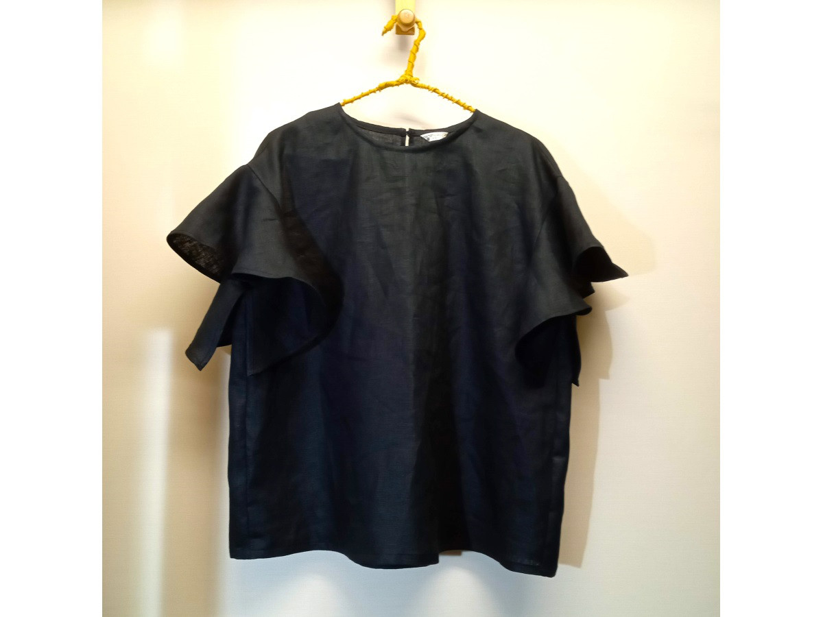 カラーリネン◆ラッフル袖ブラウス◆黒◆S・Ｍ・Ｌ（中厚、リネン100％）