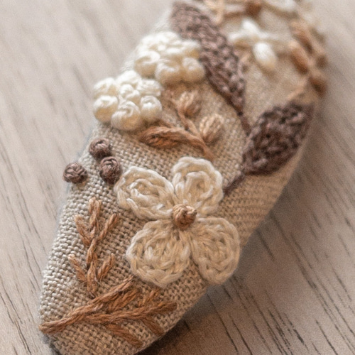 手刺繍パッチンピン「ふたつのお花」 ヘアピン さゆき工房 通販