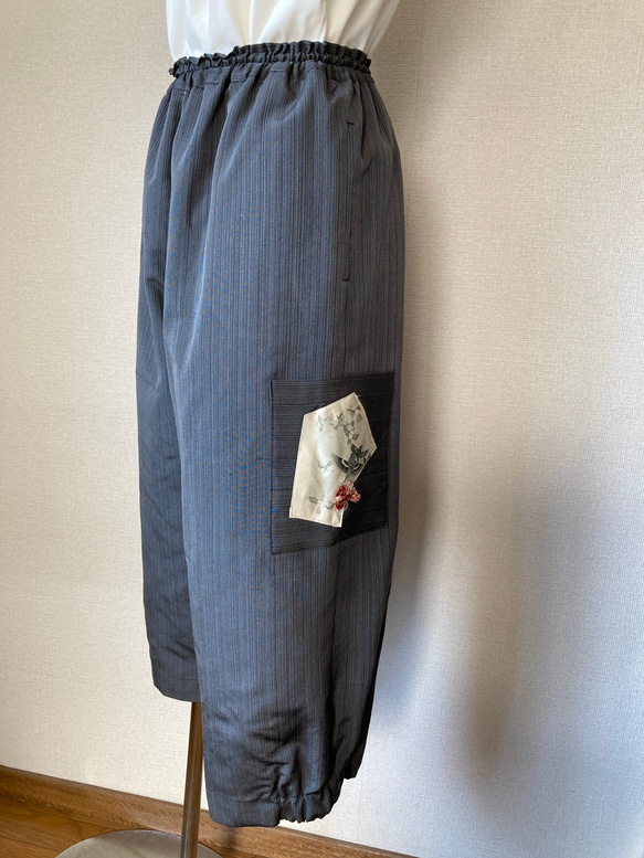 着物リメイク　裾ふっくらパンツ　ハンドメイド　絹　グレー　雀 1枚目の画像