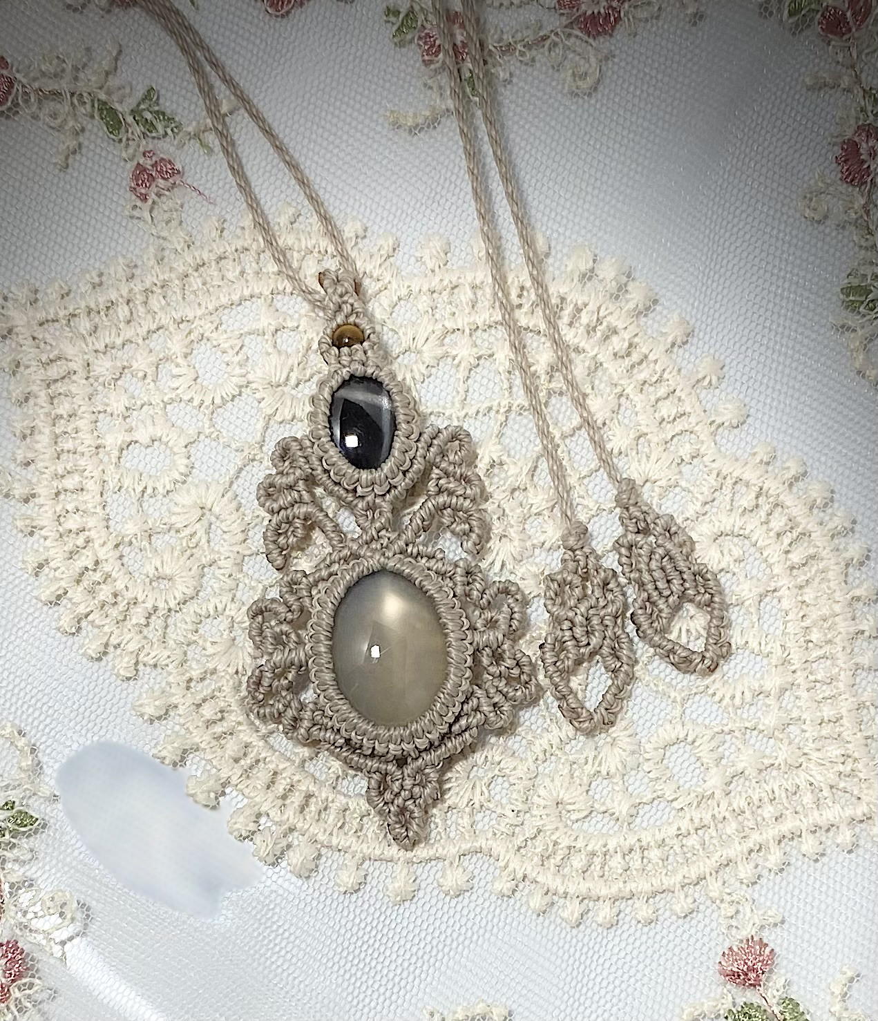 マクラメ　ペンダント　ブラックスター&ムーンストーン　天然石　癒し