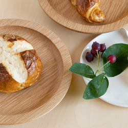 木のパン皿　ナラ無垢材 3枚目の画像