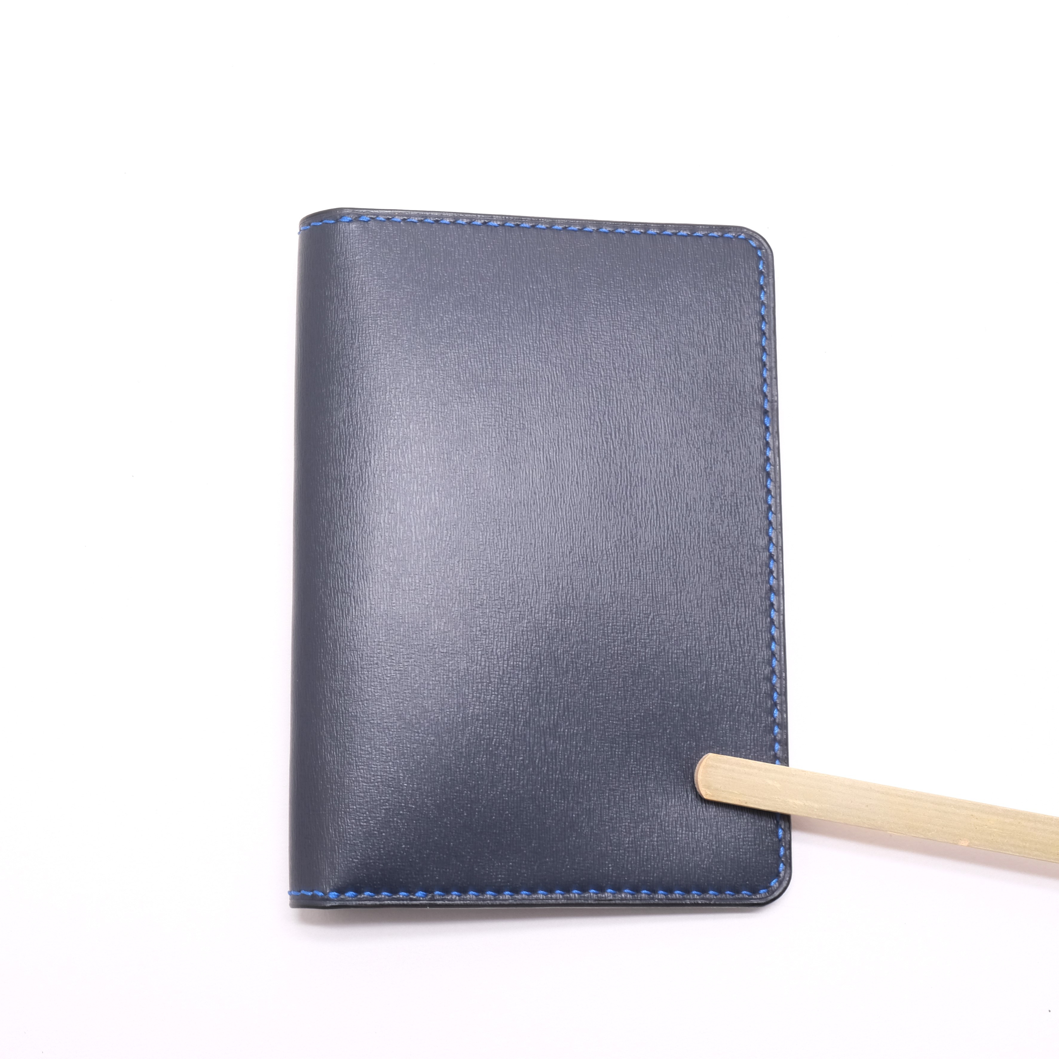 本革 パスポート・お薬手帳・通帳ケースst 型押し革ネイビー①縦縞模様  