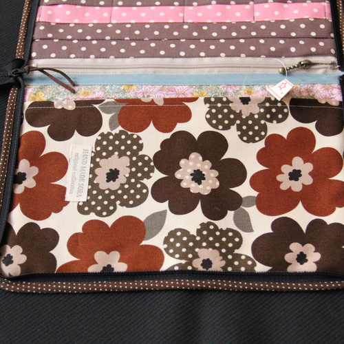 ハンドメイド マルチケース A5サイズラウンドファスナー母子手帳