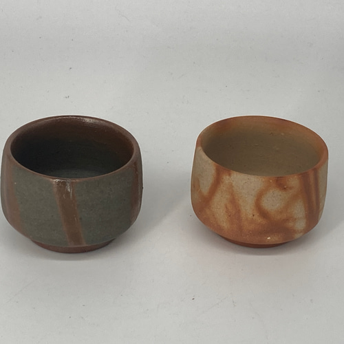 備前焼 ぐい呑2個組 青備前、緋襷 木箱入り おちょこ・ぐい呑み・徳利