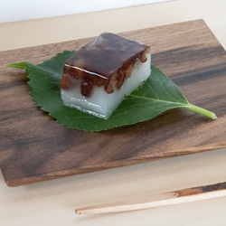 木の和菓子皿「kakuchoco」 ウォールナット無垢材　平皿 3枚目の画像