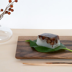 木の和菓子皿「kakuchoco」 ウォールナット無垢材　平皿 4枚目の画像