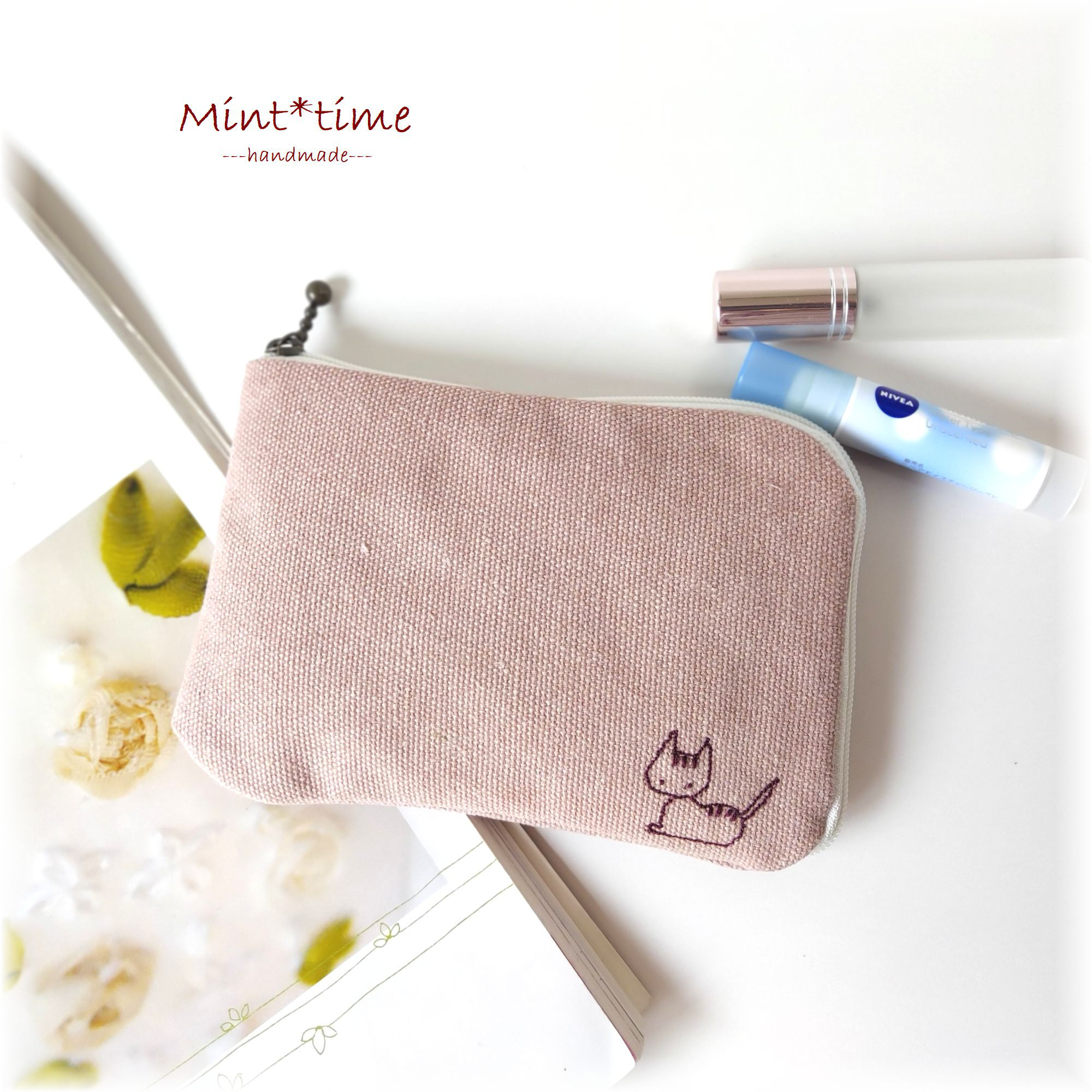 L字ファスナーポーチ 猫刺繍 横長 ポケット2つヴィンテージ風帆布 内側