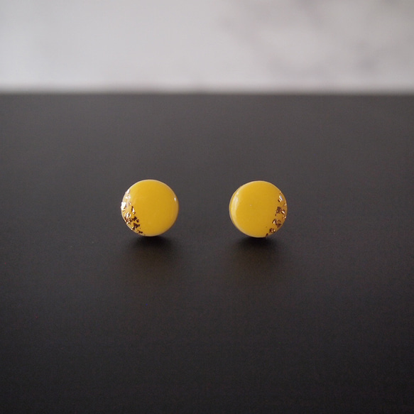 ぷっくり 小丸 美濃焼ピアス イエロー（ハク） ピアス / イヤリング / ノンホールピアス 1枚目の画像
