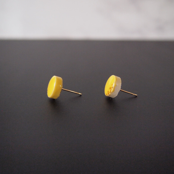 ぷっくり 小丸 美濃焼ピアス イエロー（ハク） ピアス / イヤリング / ノンホールピアス 5枚目の画像