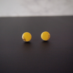 ぷっくり 小丸 美濃焼ピアス イエロー（ハク） ピアス / イヤリング / ノンホールピアス 3枚目の画像