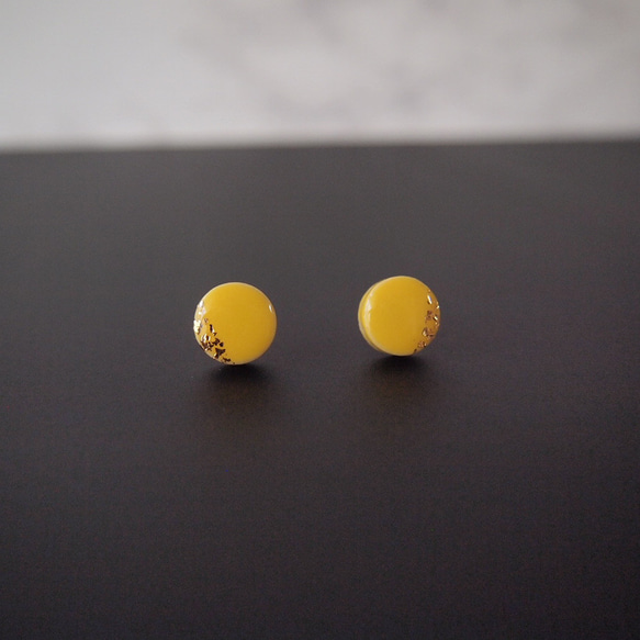 ぷっくり 小丸 美濃焼ピアス イエロー（ハク） ピアス / イヤリング / ノンホールピアス 3枚目の画像