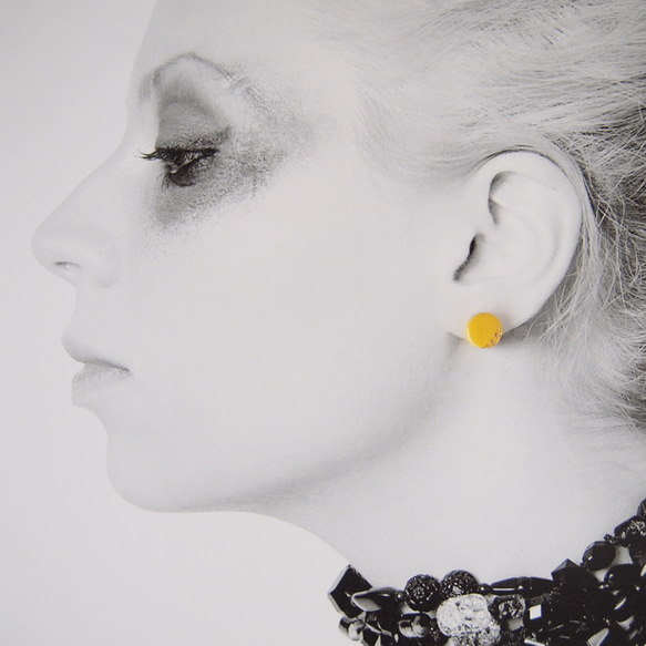 ぷっくり 小丸 美濃焼ピアス イエロー（ハク） ピアス / イヤリング / ノンホールピアス 6枚目の画像