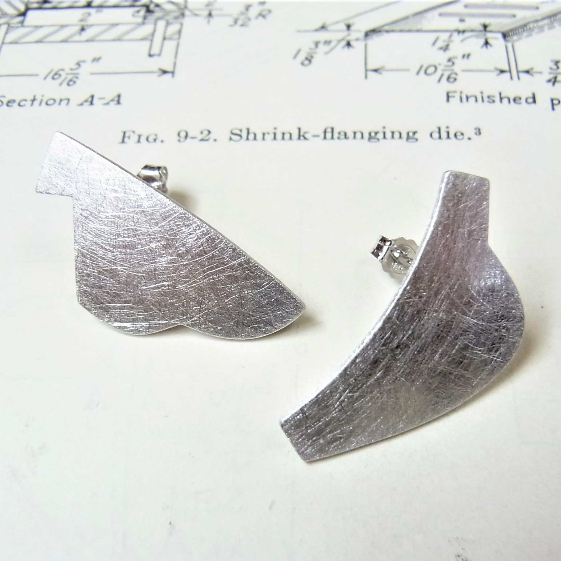 カタチピアス２〔ロジウムメッキ〕