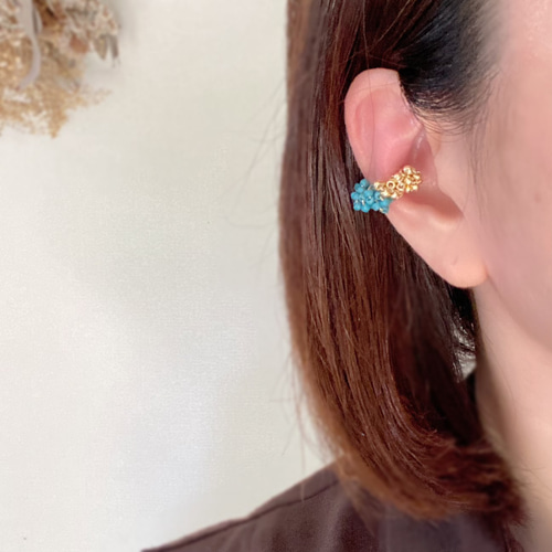 ゴールド×カラー バイカラービーズクロッシェのイヤーカフ イヤーカフ