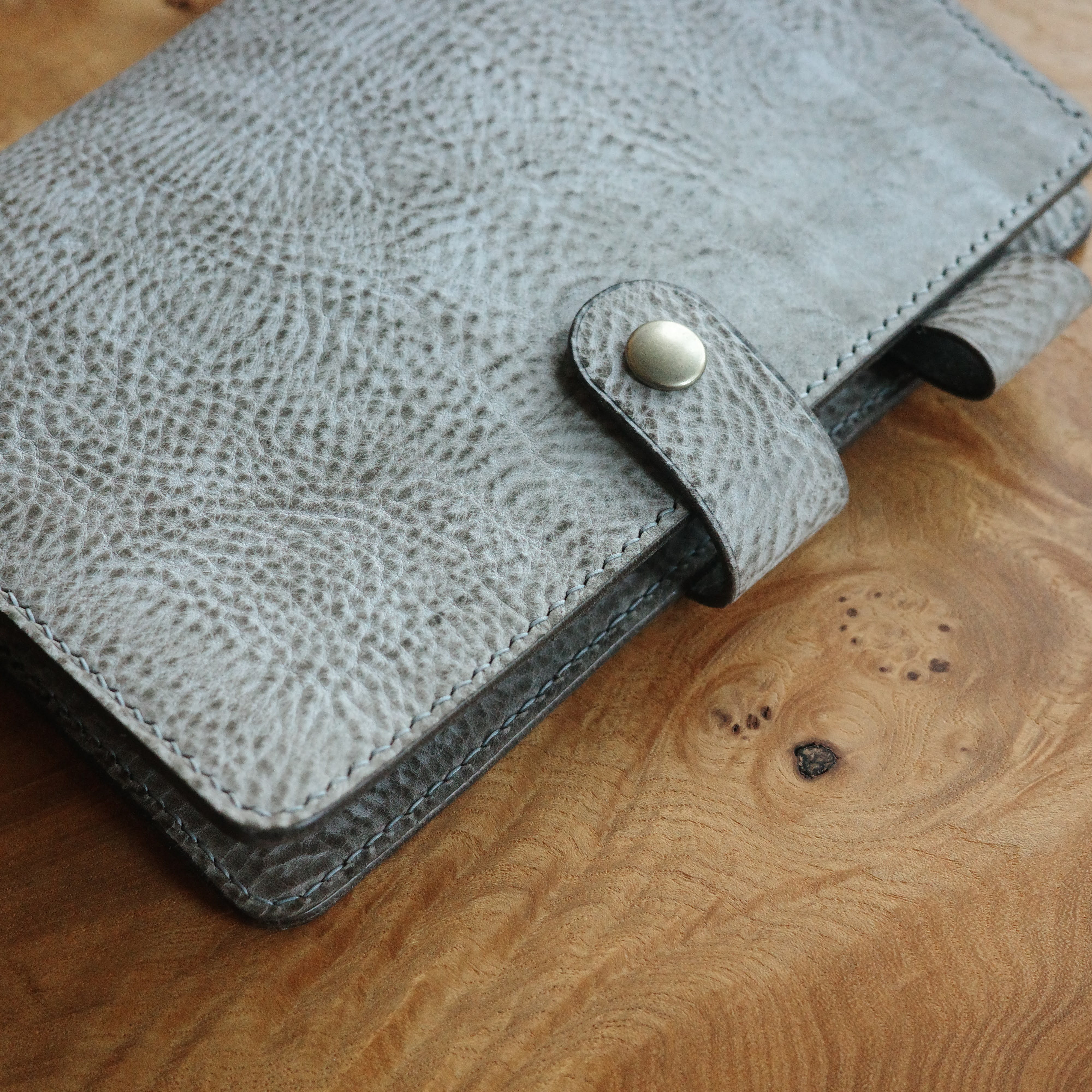 【B6サイズ】お使いのノートや手帳に合わせて イタリアンレザーのノート / 手帳カバー