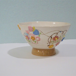 茶碗 ベンチにつかまったハートの風船 1枚目の画像