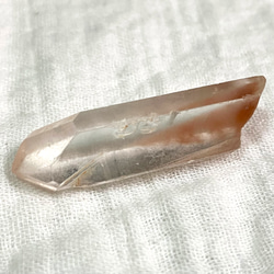 Papaya Quartz  (Amphibole in quartz) マダガスカル産 アンフィボール入り水晶　③ 2枚目の画像