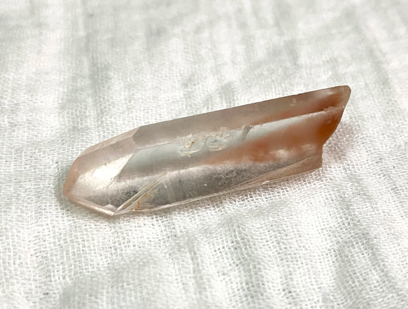 Papaya Quartz  (Amphibole in quartz) マダガスカル産 アンフィボール入り水晶　③ 2枚目の画像