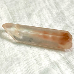 Papaya Quartz  (Amphibole in quartz) マダガスカル産 アンフィボール入り水晶　③ 4枚目の画像