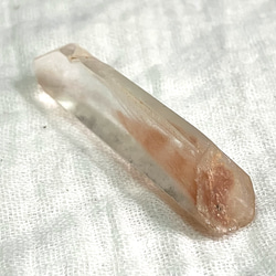 Papaya Quartz  (Amphibole in quartz) マダガスカル産 アンフィボール入り水晶　③ 9枚目の画像