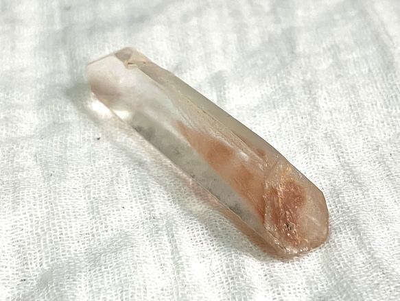 Papaya Quartz  (Amphibole in quartz) マダガスカル産 アンフィボール入り水晶　③ 9枚目の画像